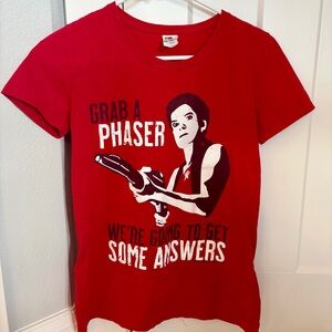 Red Star Trek Voyager T-Shirt